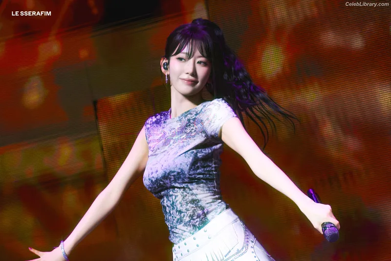 Sakura Miyawaki 宮脇 咲良  LESSERAFIM photo 21 of 730