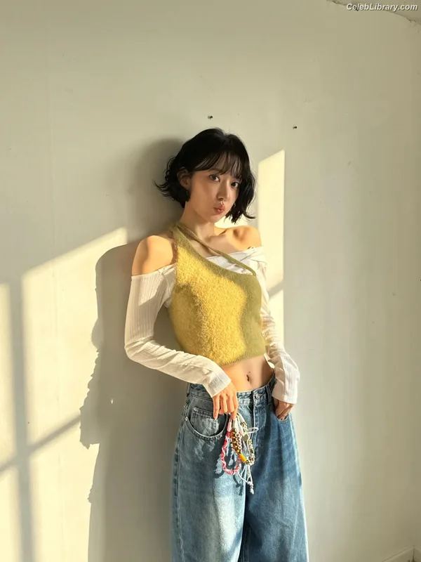 Sakura Miyawaki 宮脇 咲良  LESSERAFIM photo 3 of 730