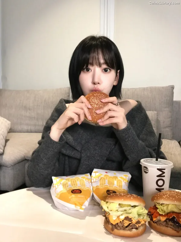 Sakura Miyawaki 宮脇 咲良  LESSERAFIM photo 8 of 730