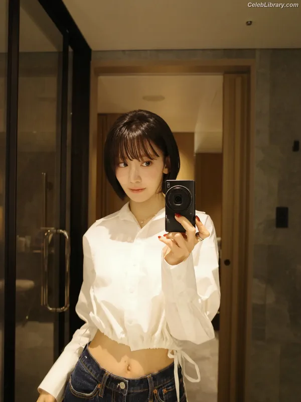 Sakura Miyawaki 宮脇 咲良  LESSERAFIM photo 11 of 730