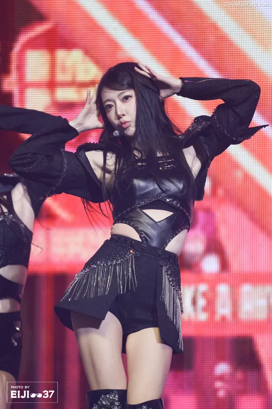Sakura Miyawaki 宮脇 咲良  LESSERAFIM photo 24 of 730