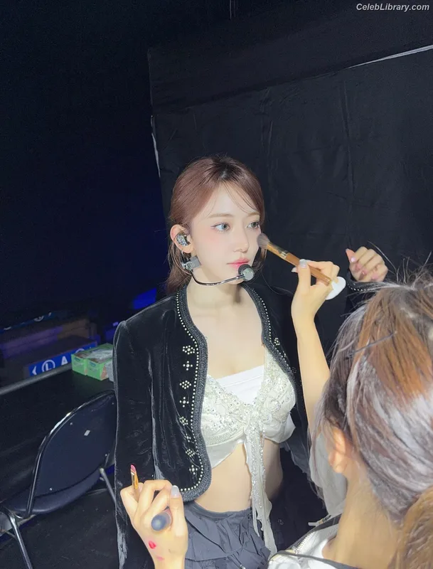 Sakura Miyawaki 宮脇 咲良  LESSERAFIM photo 10 of 730