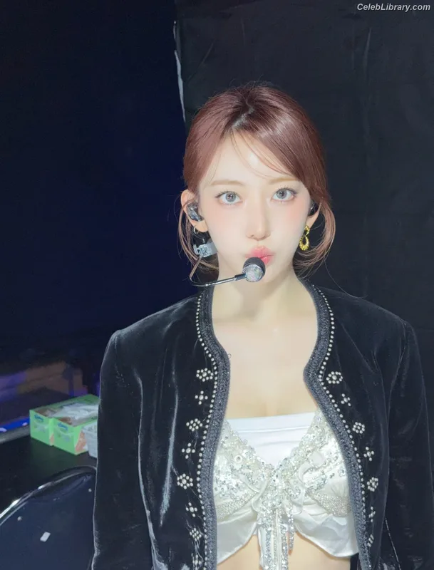 Sakura Miyawaki 宮脇 咲良  LESSERAFIM photo 12 of 730