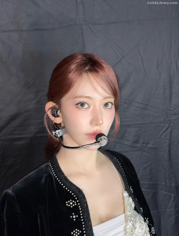 Sakura Miyawaki 宮脇 咲良  LESSERAFIM photo 13 of 730