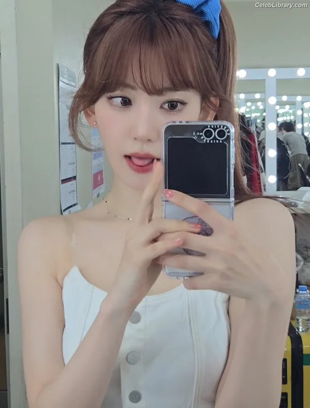 Sakura Miyawaki 宮脇 咲良  LESSERAFIM photo 16 of 730