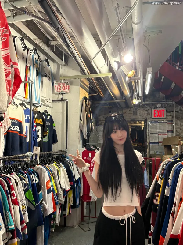 Sakura Miyawaki 宮脇 咲良  LESSERAFIM photo 21 of 730