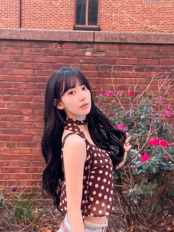 Sakura Miyawaki 宮脇 咲良  LESSERAFIM photo 6 of 730
