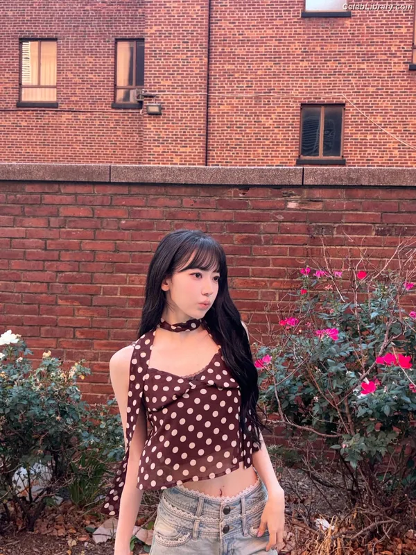 Sakura Miyawaki 宮脇 咲良  LESSERAFIM photo 7 of 730