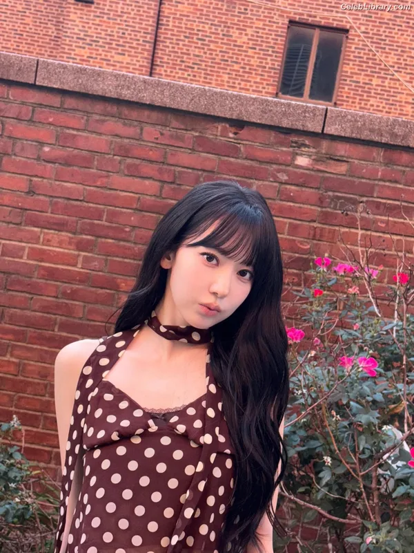 Sakura Miyawaki 宮脇 咲良  LESSERAFIM photo 8 of 730