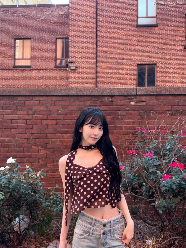 Sakura Miyawaki 宮脇 咲良  LESSERAFIM photo 9 of 730