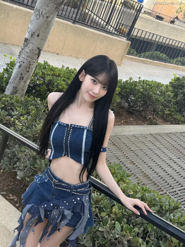 Sakura Miyawaki 宮脇 咲良  LESSERAFIM photo 10 of 730