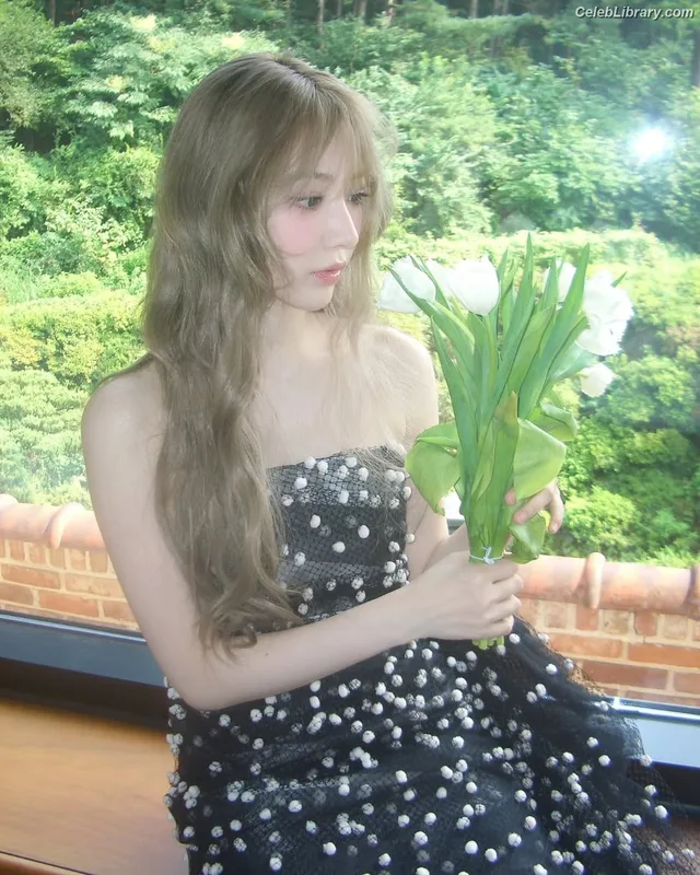 Sakura Miyawaki 宮脇 咲良  LESSERAFIM photo 18 of 730