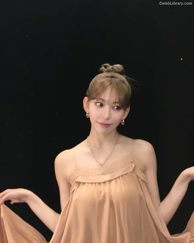 Sakura Miyawaki 宮脇 咲良  LESSERAFIM photo 19 of 730