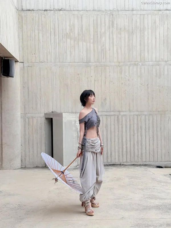 Sakura Miyawaki 宮脇 咲良  LESSERAFIM photo 22 of 730