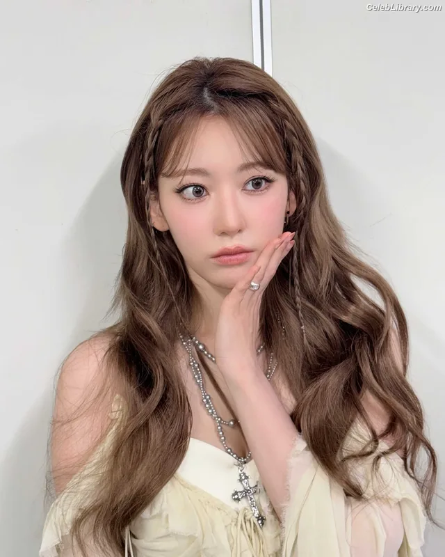 Sakura Miyawaki 宮脇 咲良 LESSERAFIM photo 13 of 730