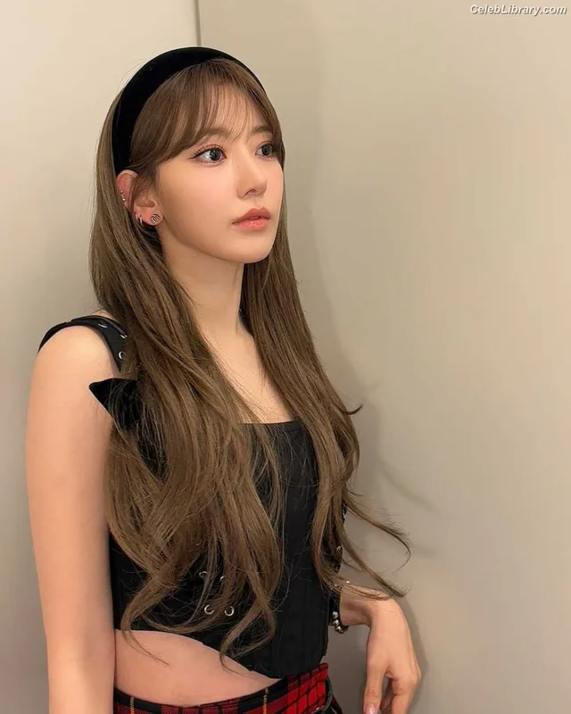 Sakura Miyawaki 宮脇 咲良 LESSERAFIM photo 17 of 730