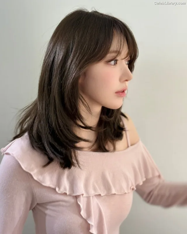 Sakura Miyawaki 宮脇 咲良 LESSERAFIM photo 20 of 730