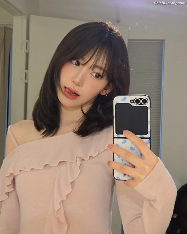 Sakura Miyawaki 宮脇 咲良 LESSERAFIM photo 22 of 730