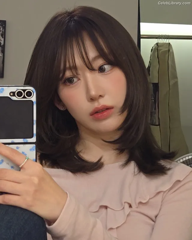 Sakura Miyawaki 宮脇 咲良 LESSERAFIM photo 24 of 730