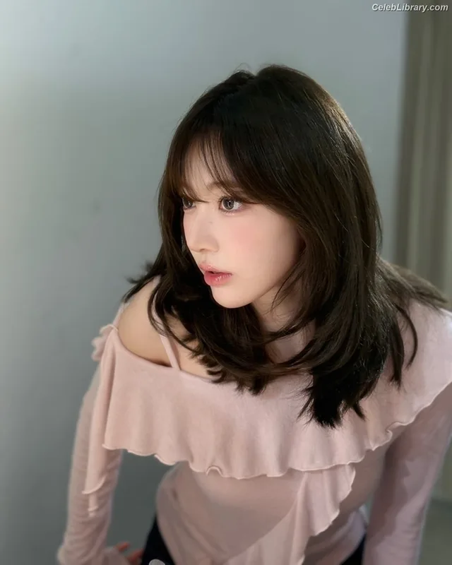 Sakura Miyawaki 宮脇 咲良 LESSERAFIM photo 1 of 730