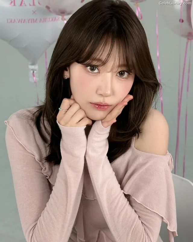 Sakura Miyawaki 宮脇 咲良 LESSERAFIM photo 2 of 730
