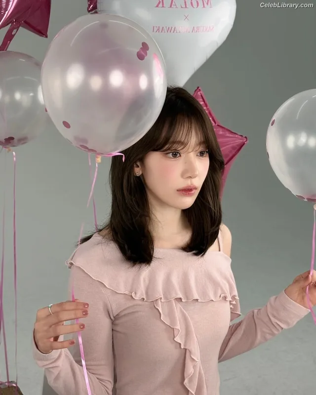 Sakura Miyawaki 宮脇 咲良 LESSERAFIM photo 3 of 730