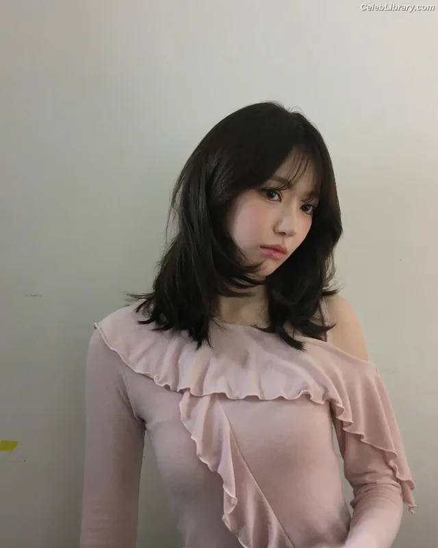 Sakura Miyawaki 宮脇 咲良 LESSERAFIM photo 6 of 730
