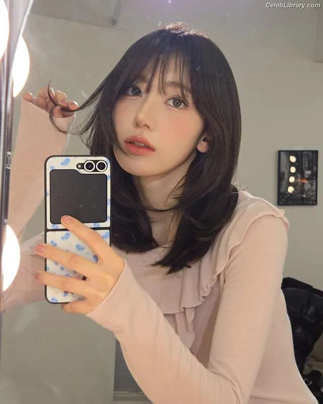 Sakura Miyawaki 宮脇 咲良 LESSERAFIM photo 7 of 730