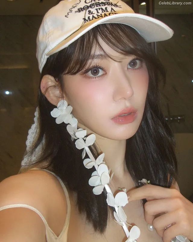 Sakura Miyawaki 宮脇 咲良 LESSERAFIM photo 8 of 730