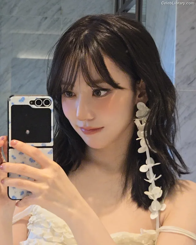 Sakura Miyawaki 宮脇 咲良 LESSERAFIM photo 15 of 730