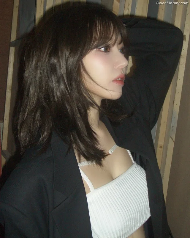 Sakura Miyawaki 宮脇 咲良 LESSERAFIM photo 17 of 730