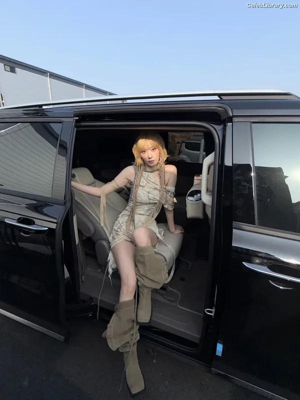 Sakura Miyawaki 宮脇 咲良 LESSERAFIM photo 19 of 730