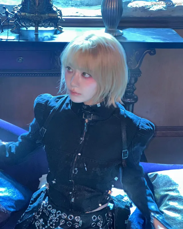 Sakura Miyawaki 宮脇 咲良 LESSERAFIM photo 1 of 730