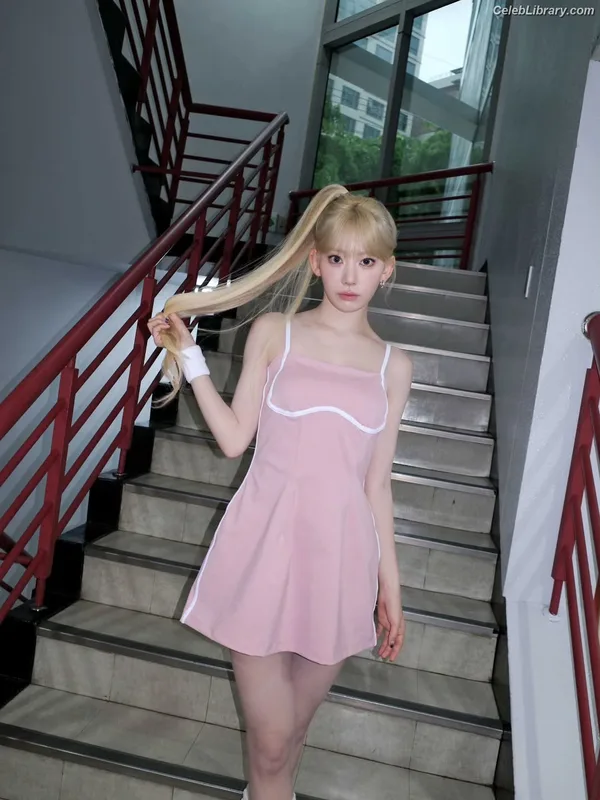 Sakura Miyawaki 宮脇 咲良 LESSERAFIM photo 20 of 730