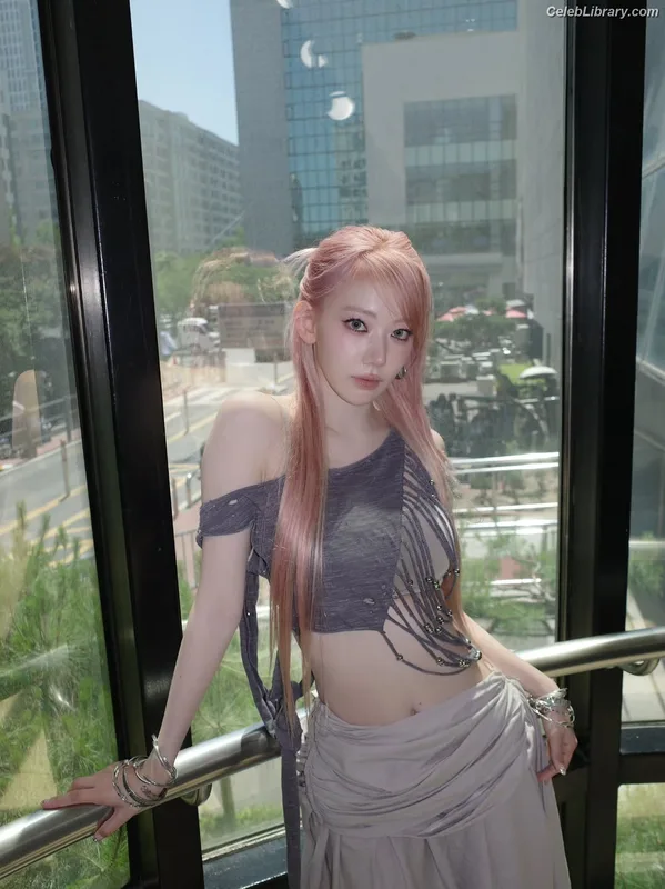 Sakura Miyawaki 宮脇 咲良 LESSERAFIM photo 9 of 730