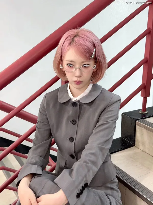 Sakura Miyawaki 宮脇 咲良 LESSERAFIM photo 13 of 730