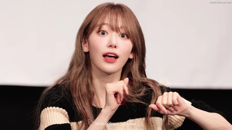 Sakura Miyawaki 宮脇 咲良 LESSERAFIM photo 1 of 730