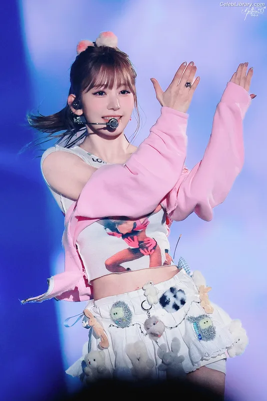 Sakura Miyawaki 宮脇 咲良 LESSERAFIM photo 20 of 730