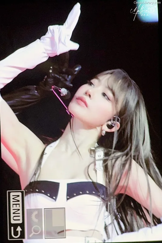 Sakura Miyawaki 宮脇 咲良 LESSERAFIM photo 24 of 730