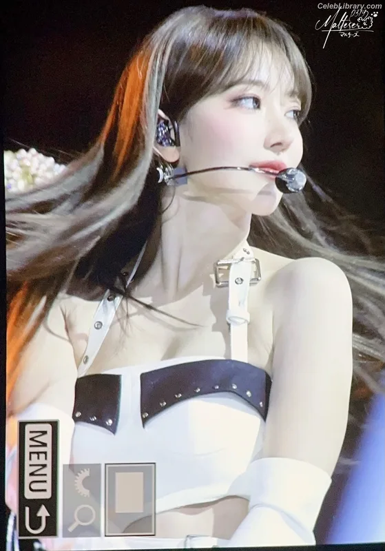 Sakura Miyawaki 宮脇 咲良 LESSERAFIM photo 1 of 730