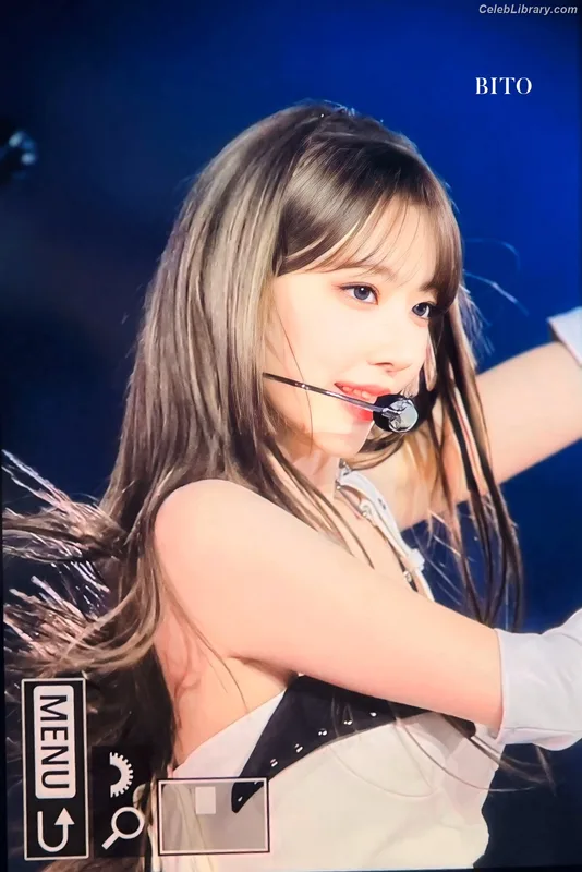 Sakura Miyawaki 宮脇 咲良 LESSERAFIM photo 6 of 730