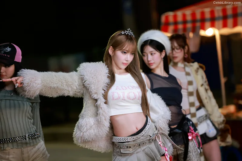 Sakura Miyawaki 宮脇 咲良 LESSERAFIM photo 7 of 730