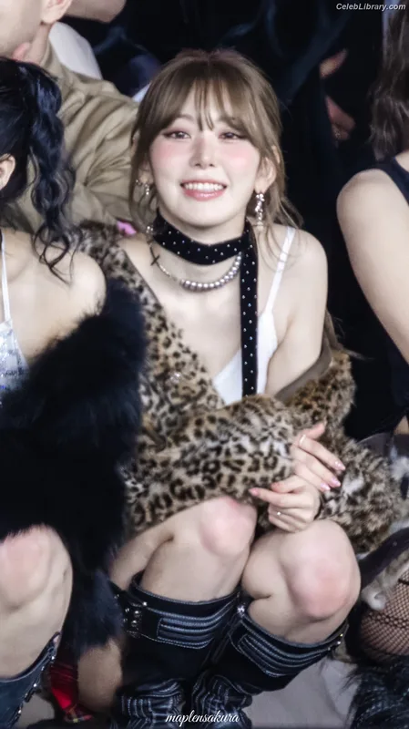 Sakura Miyawaki 宮脇 咲良  LESSERAFIM photo 9 of 730