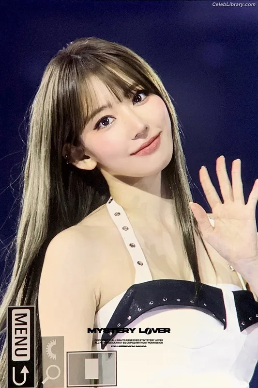 Sakura Miyawaki 宮脇 咲良  LESSERAFIM photo 13 of 730