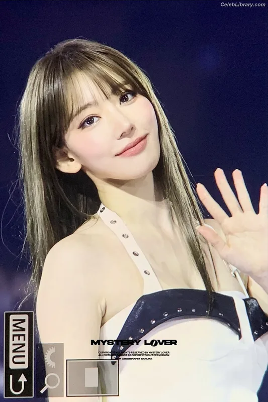 Sakura Miyawaki 宮脇 咲良  LESSERAFIM photo 14 of 730
