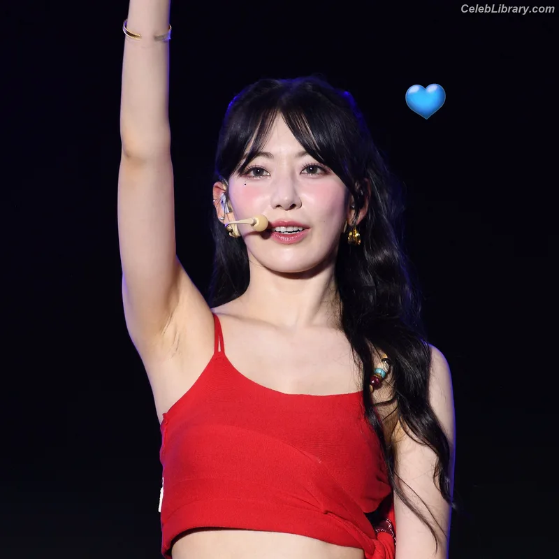 Sakura Miyawaki 宮脇 咲良  LESSERAFIM photo 15 of 730