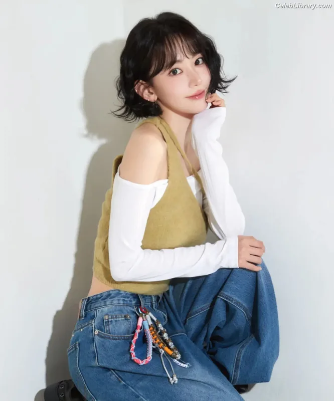 Sakura Miyawaki 宮脇 咲良  LESSERAFIM photo 21 of 730
