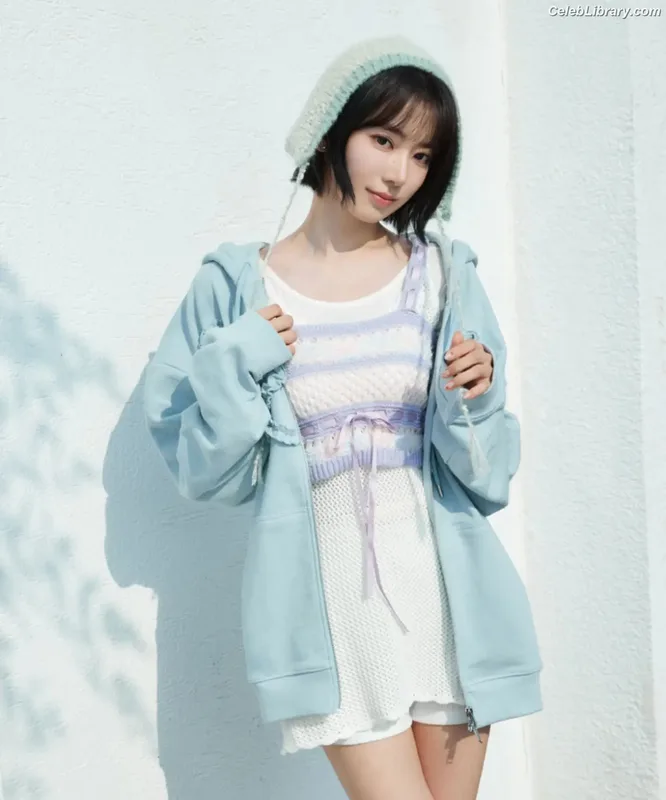 Sakura Miyawaki 宮脇 咲良  LESSERAFIM photo 22 of 730