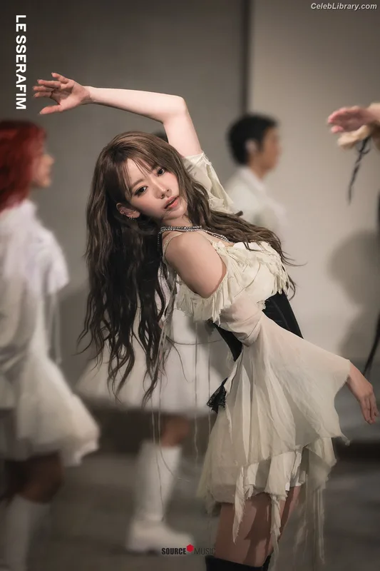 Sakura Miyawaki 宮脇 咲良  LESSERAFIM photo 24 of 730