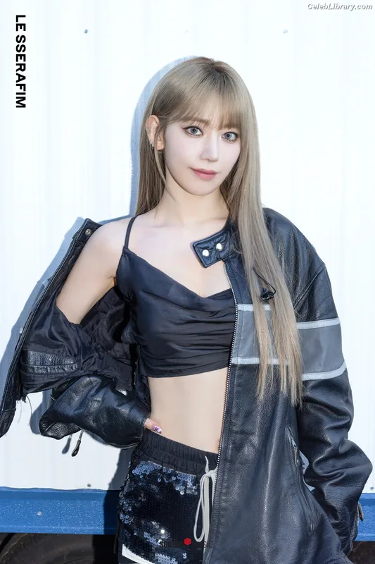 Sakura Miyawaki 宮脇 咲良  LESSERAFIM photo 1 of 730
